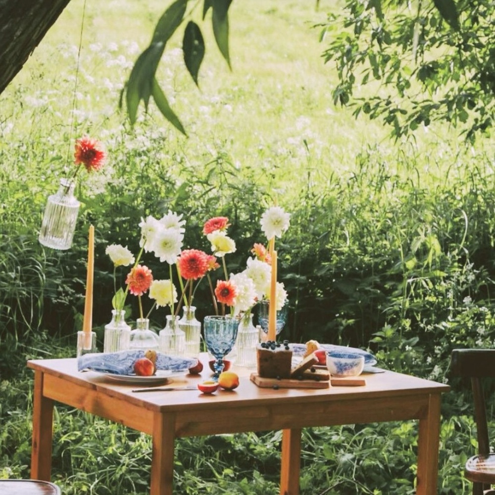 Traveling Slat Table